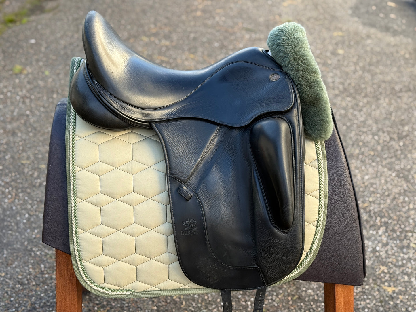 #212 Fairfax Dressursattel Gareth Monoblatt 18 Zoll
