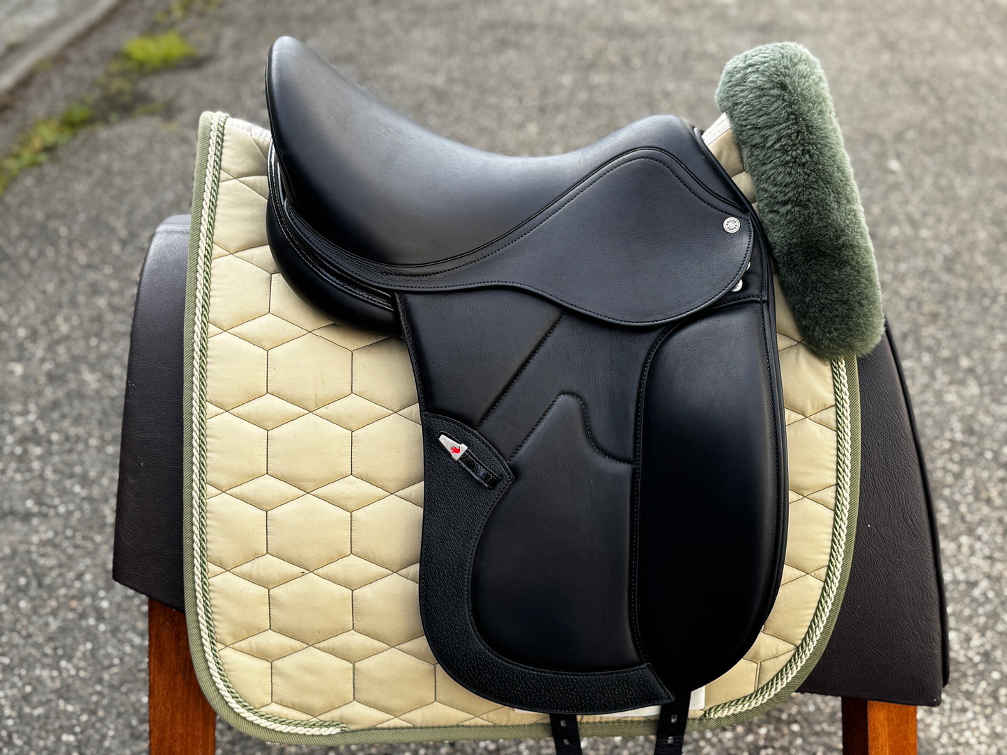 Selleria Equipe Bocelli Monoblatt Dressursattel aus 2024 16,5 Zoll Ponysattel