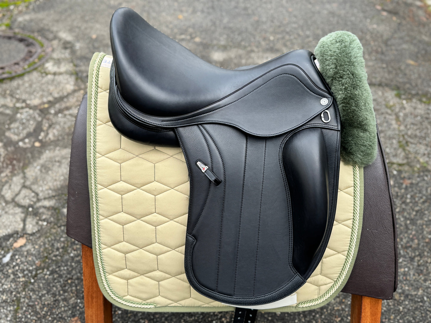 Selleria Equipe Viktoria Carbon Dressursattel mit Wollkissen Perfeqto Panel NEU
