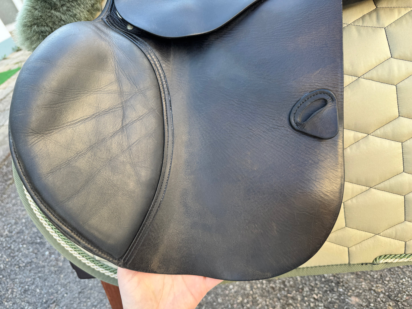 #90 Labelle Springsattel 17,5 Zoll kurz