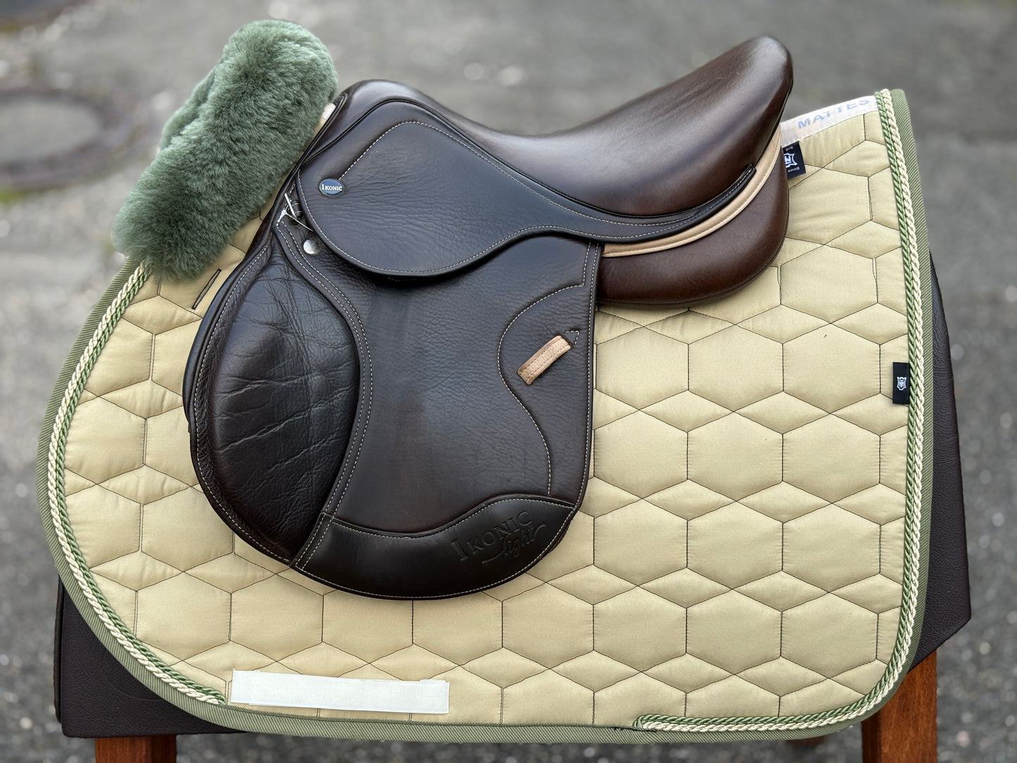 Ikonic Light Pony-Springsattel Hybrid 15,5 Zoll braun