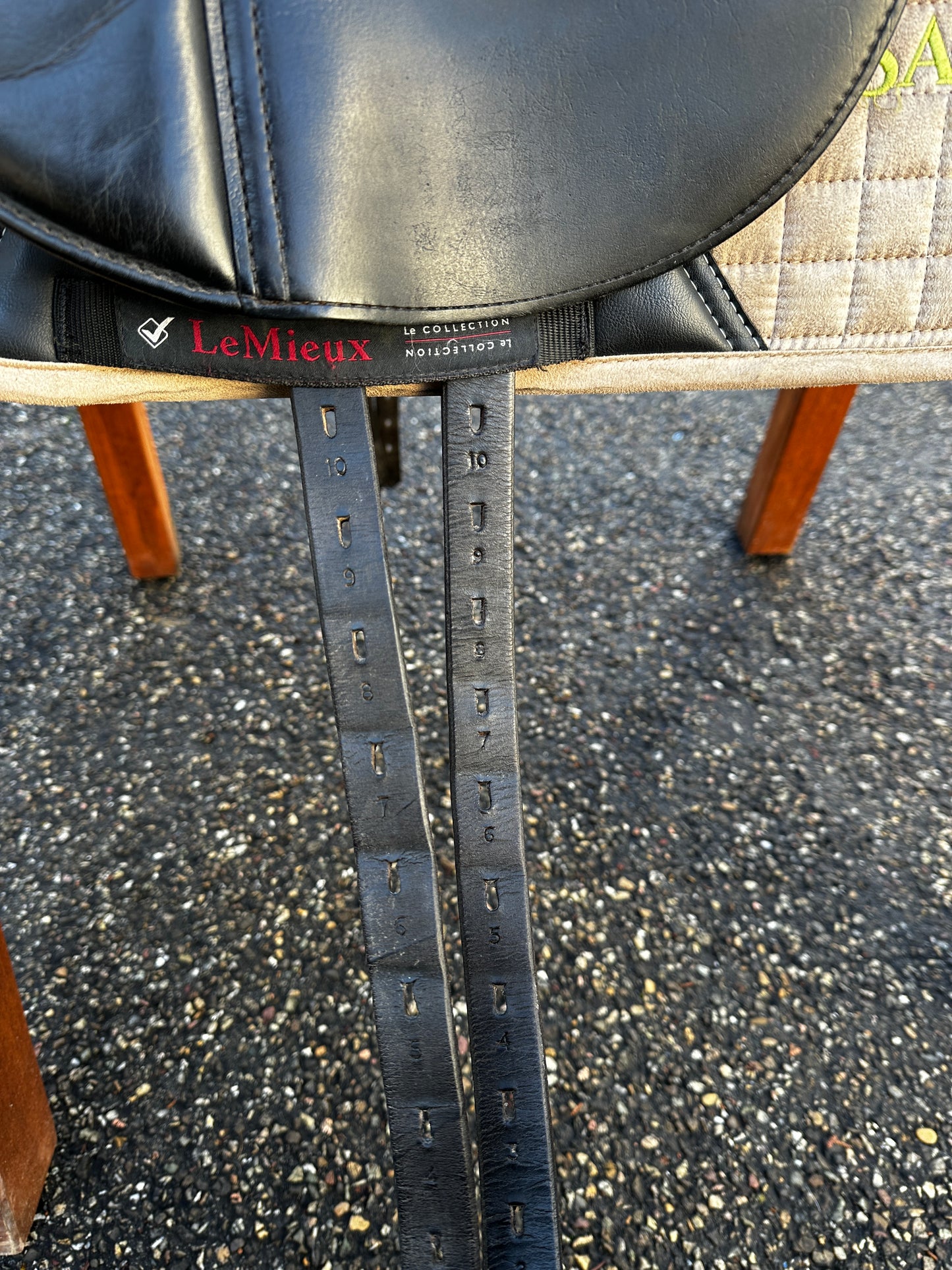 WOW Dressursattel 16 Zoll Monoblatt Flair System