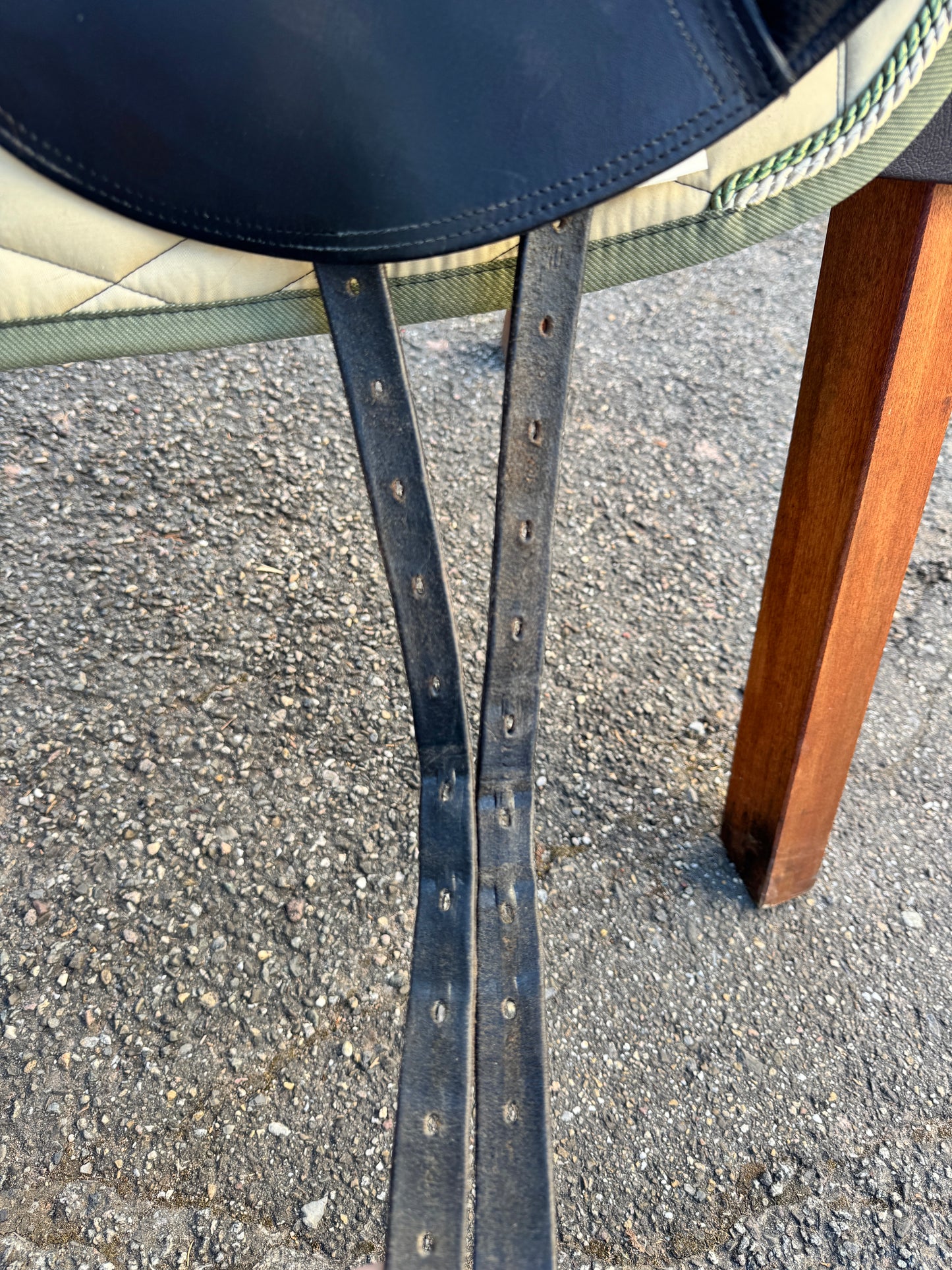 #95 Charlys Physio Dressursattel 17 Zoll - für sehr breite Pferde XW