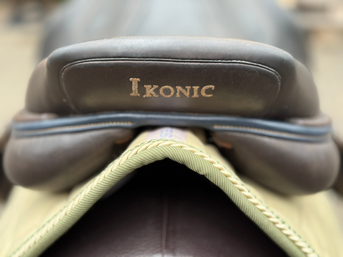 #187 Ikonic Springsattel Pro Evolution braun 17,5 Zoll