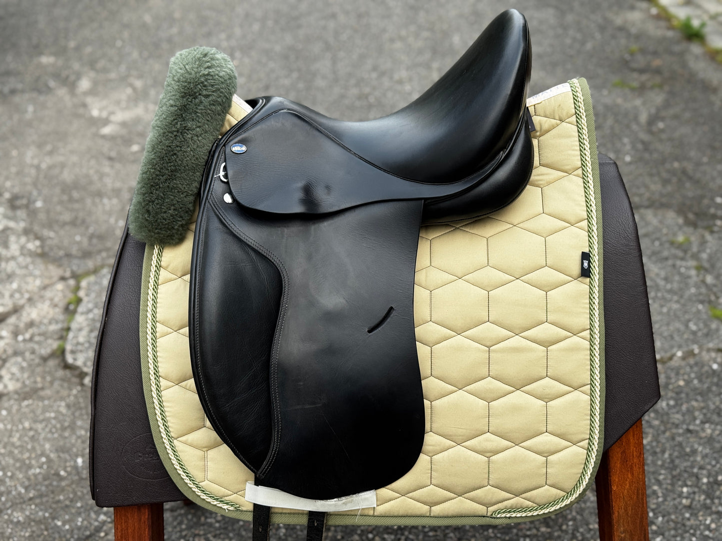 #123 Busse Basel Dressursattel 16,5 Zoll MW Ponysattel