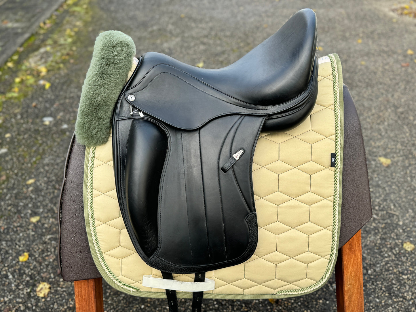 #K73 Selleria Equipe Viktoria Carbon Dressursattel 17 Zoll