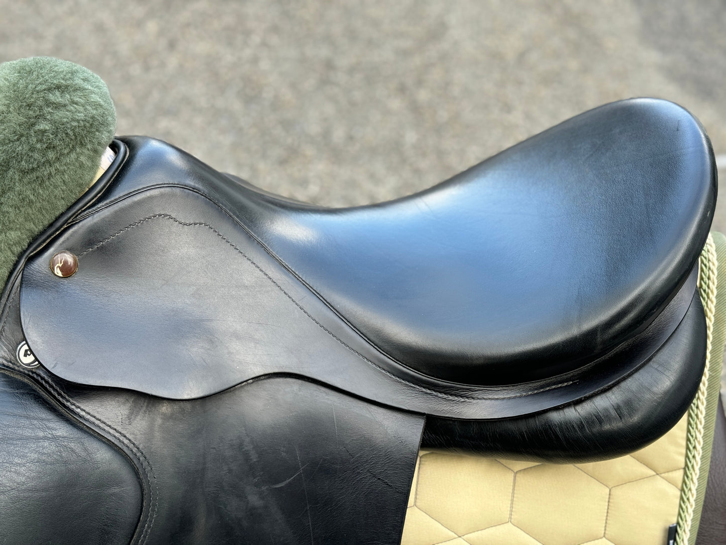 #36 Prestige Hippos Dressage Dressursattel 18 Zoll 32