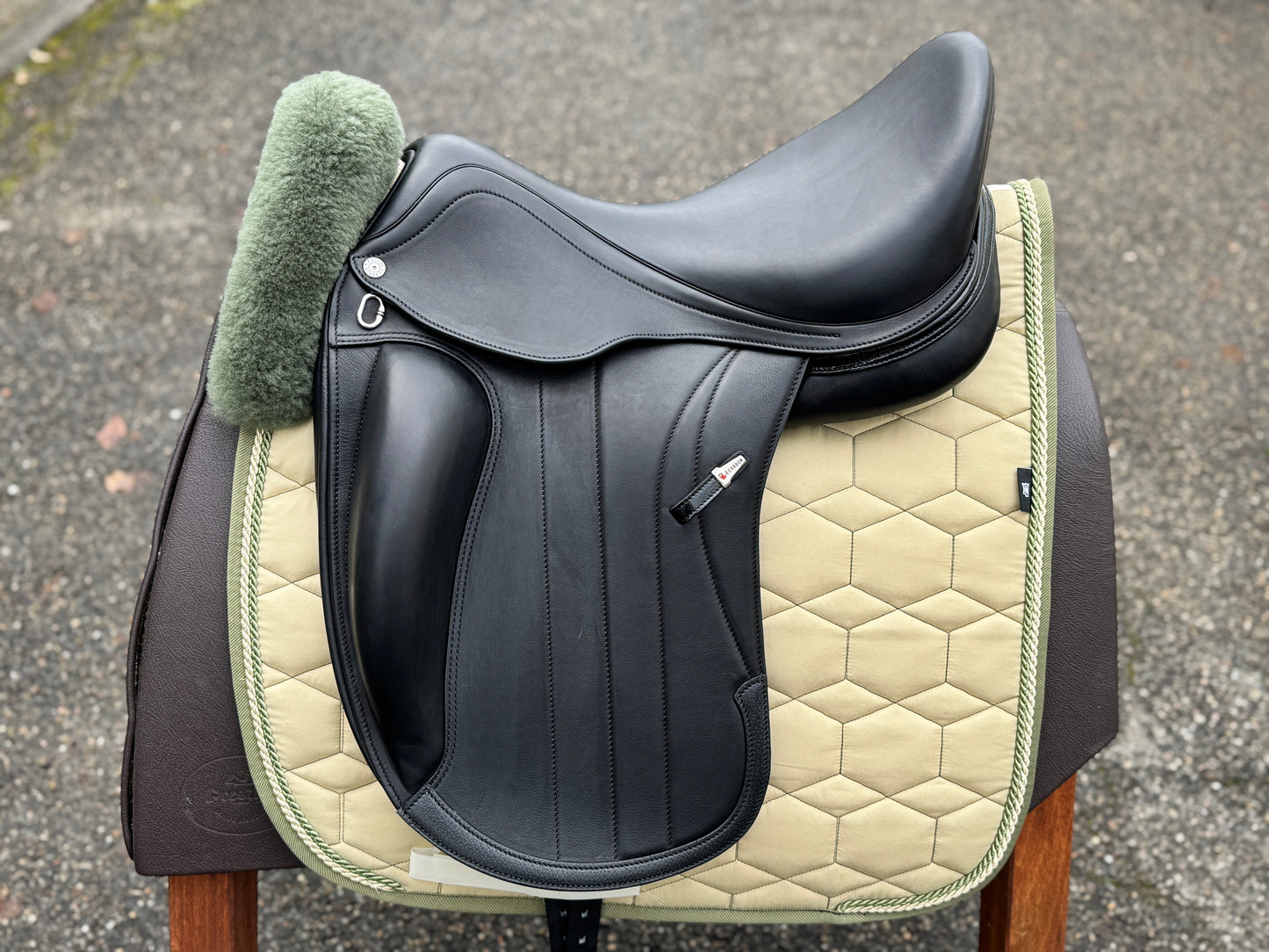 Selleria Equipe Viktoria Carbon Dressursattel mit Wollkissen Perfeqto Panel NEU