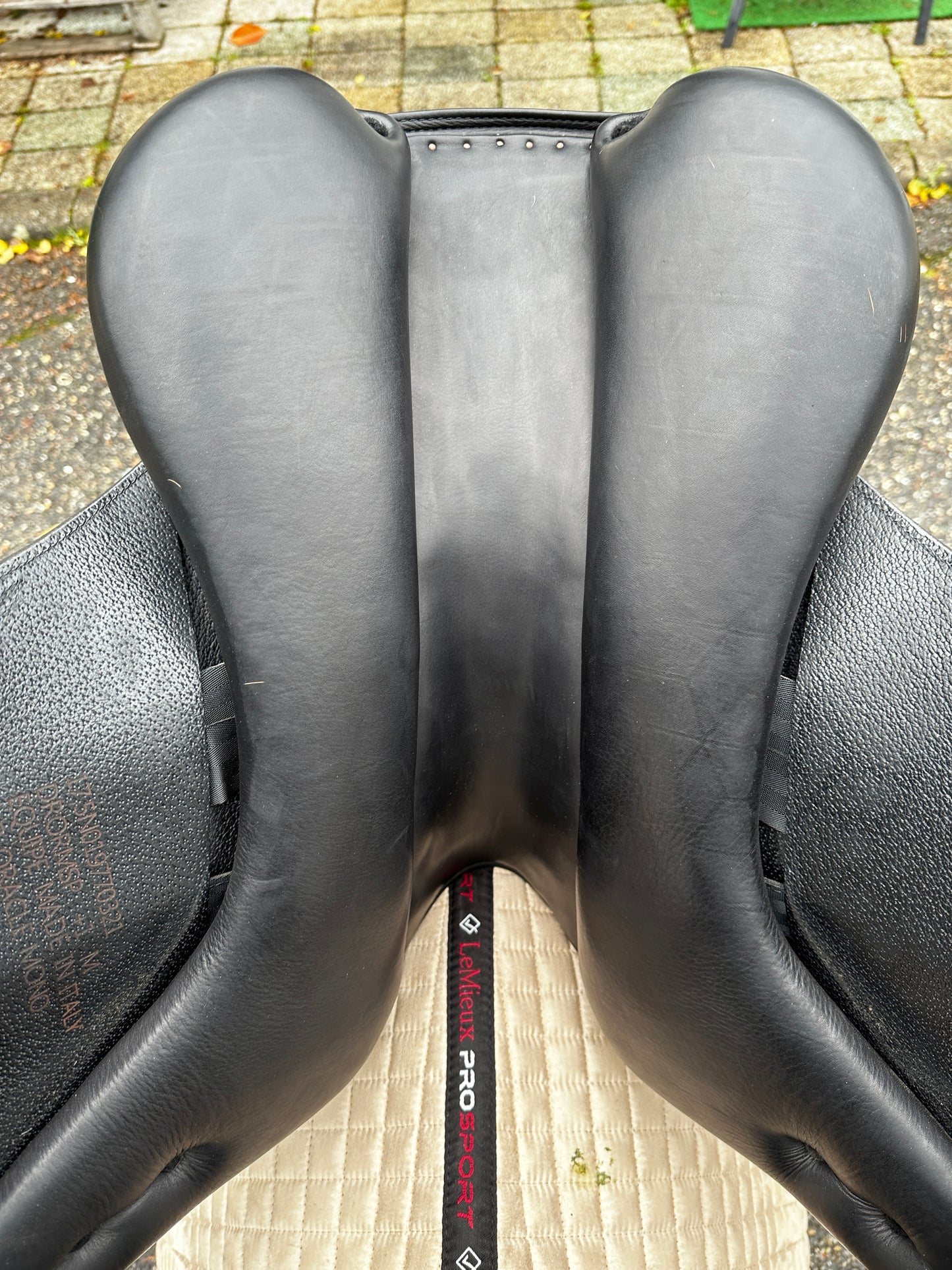 Selleria Equipe Oracle Special Dressursattel 17,5 Zoll aus 2021