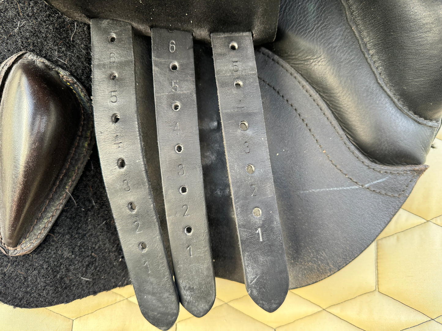 #K75 Dresch Springsattel schwarz 18 Zoll neuwertig für hohen Widerrist