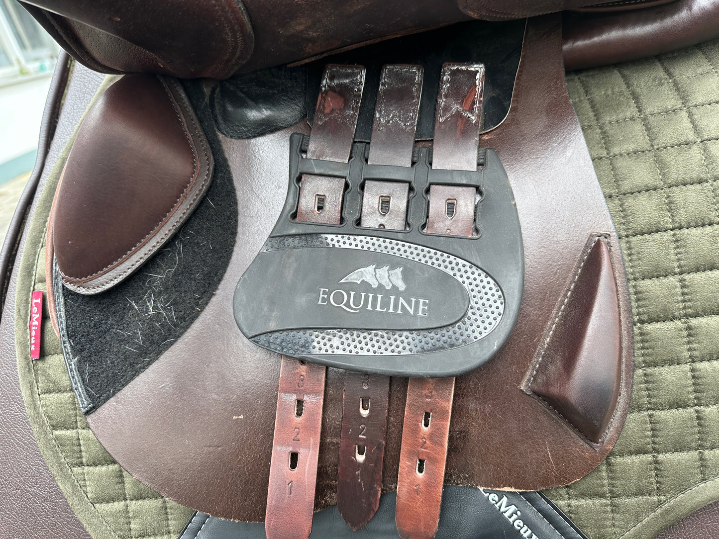 Equiline Springsattel Marghe 17 Zoll doubliert braun