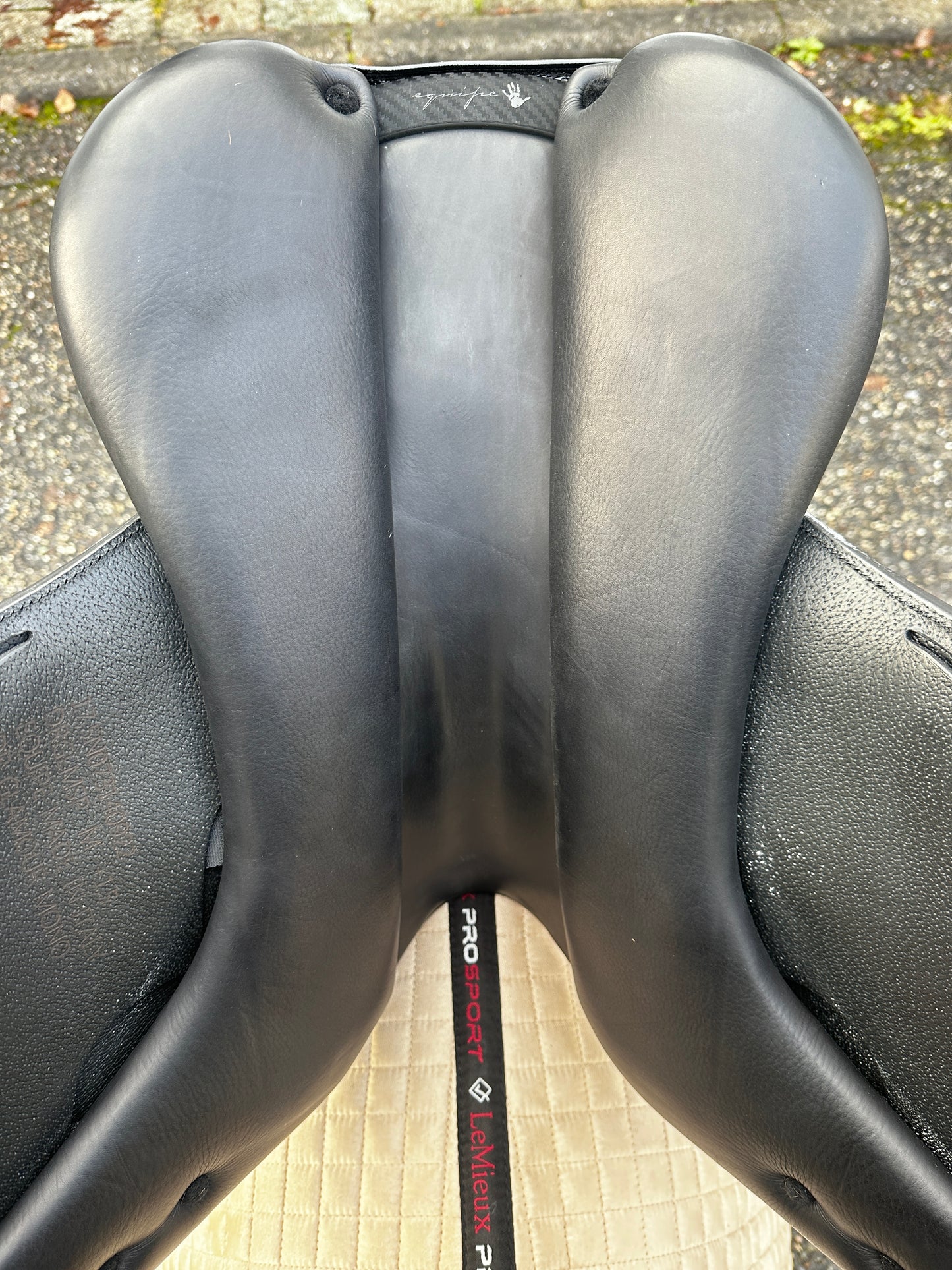 Selleria Equipe Glamour Carbon Dressursattel 17,5 Zoll fast NEU