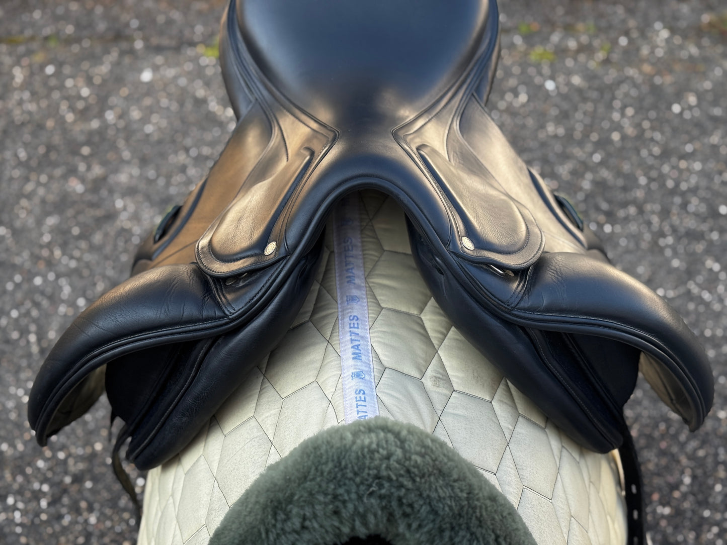 #143 Amerigo Classic Dressage Pinerolo Dressursattel 17,5 Zoll M LHI SW aus 2021