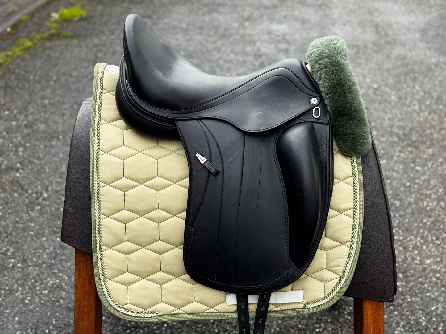 #K130 Selleria Equipe Viktoria Carbon Dressursattel 17 Zoll