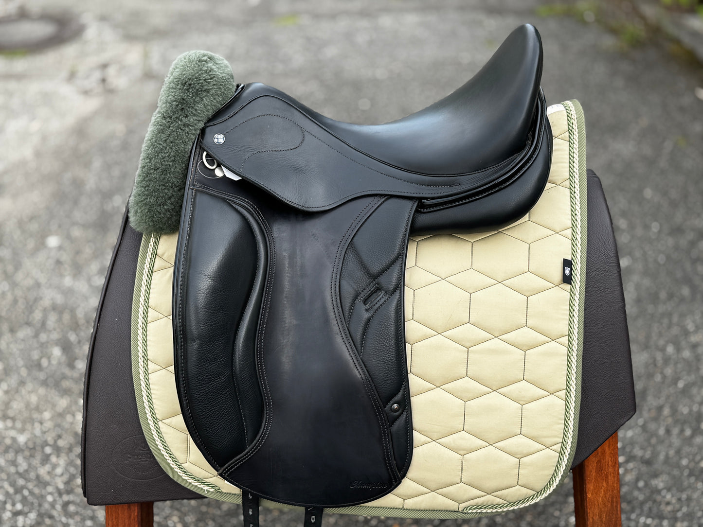 #147 Horse Star Champion Dressursattel 17,5 Zoll aus 2022