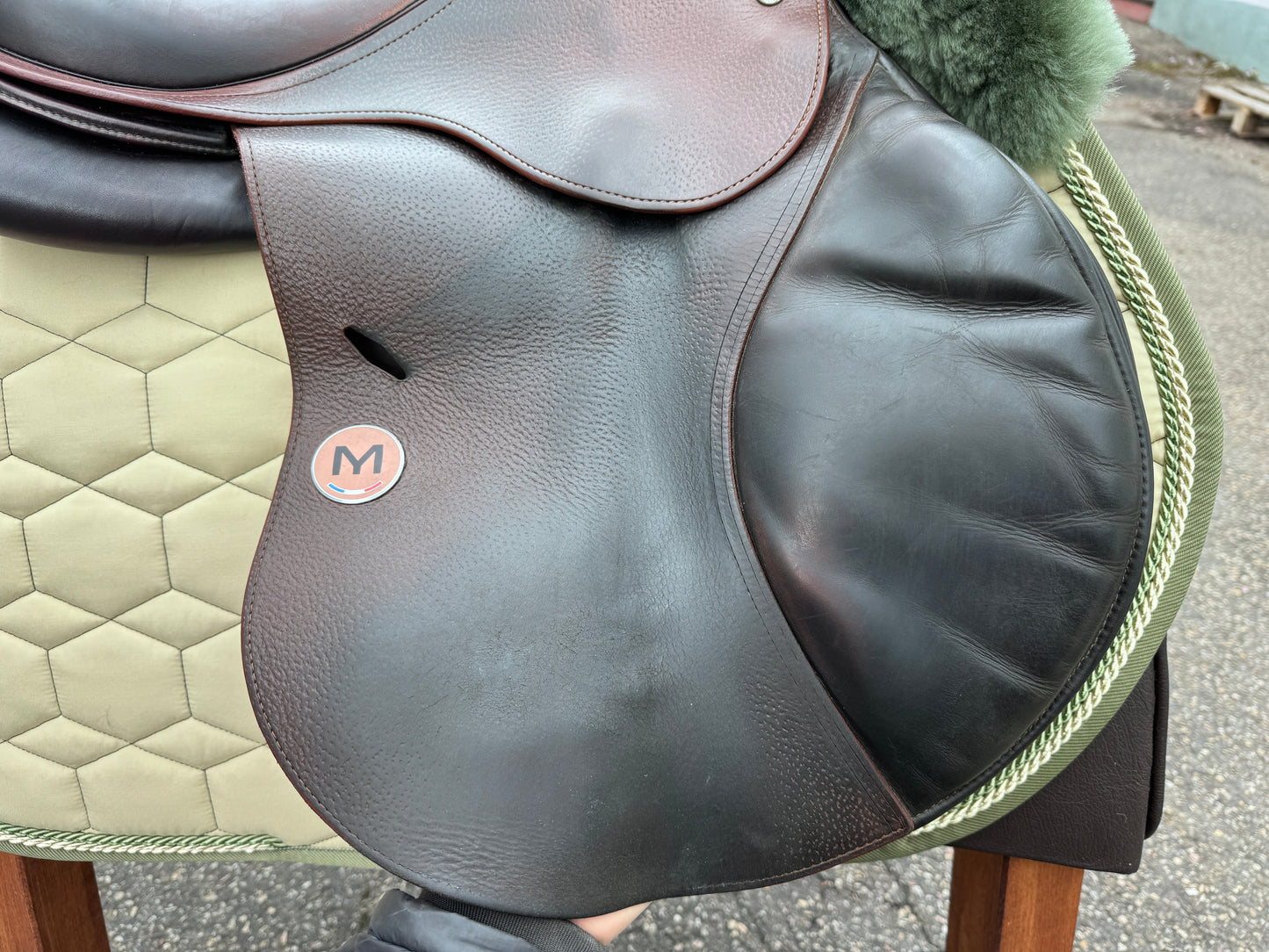 Meyer Mistral jumping saddle 18 inch brown