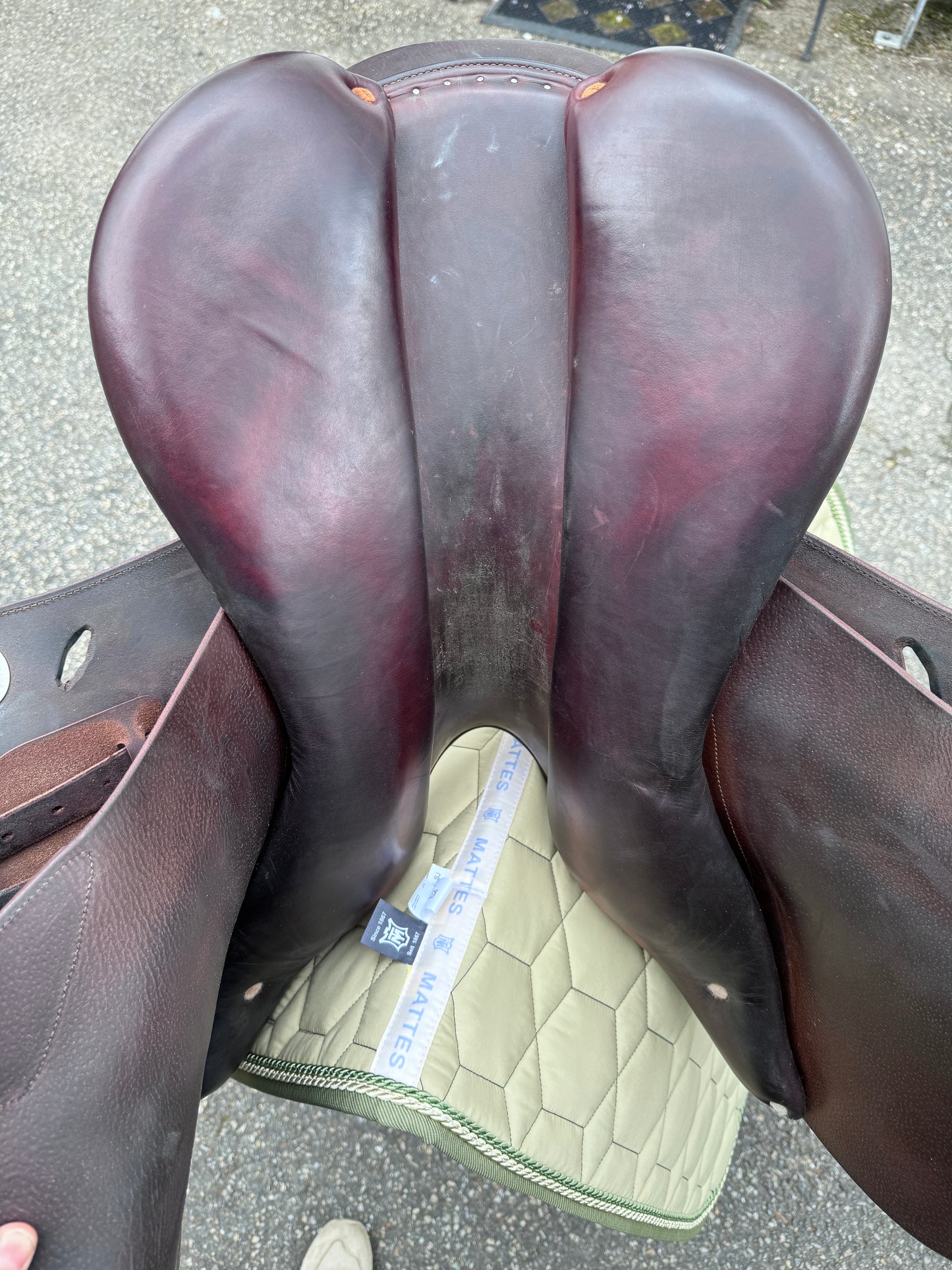 Meyer Mistral jumping saddle 18 inch brown