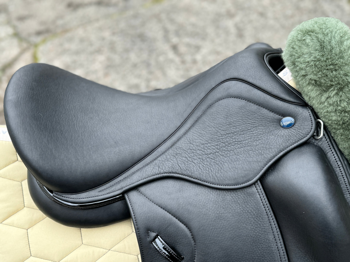 Ikonic Pony Light Dressursattel Hybrid Monoblatt NEU