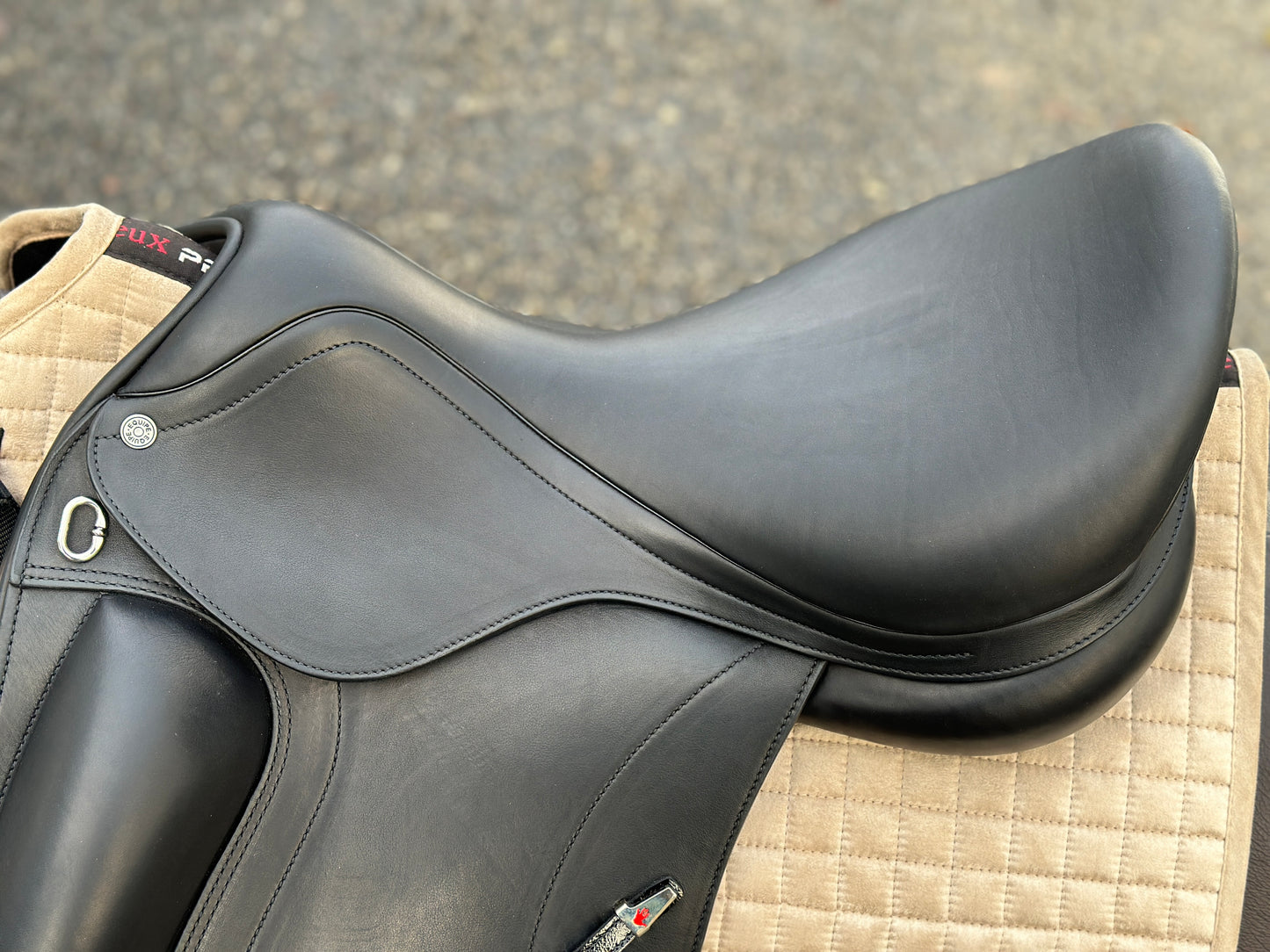 Selleria Equipe Olympia Monoblatt Dressursattel 17,5 fast NEU