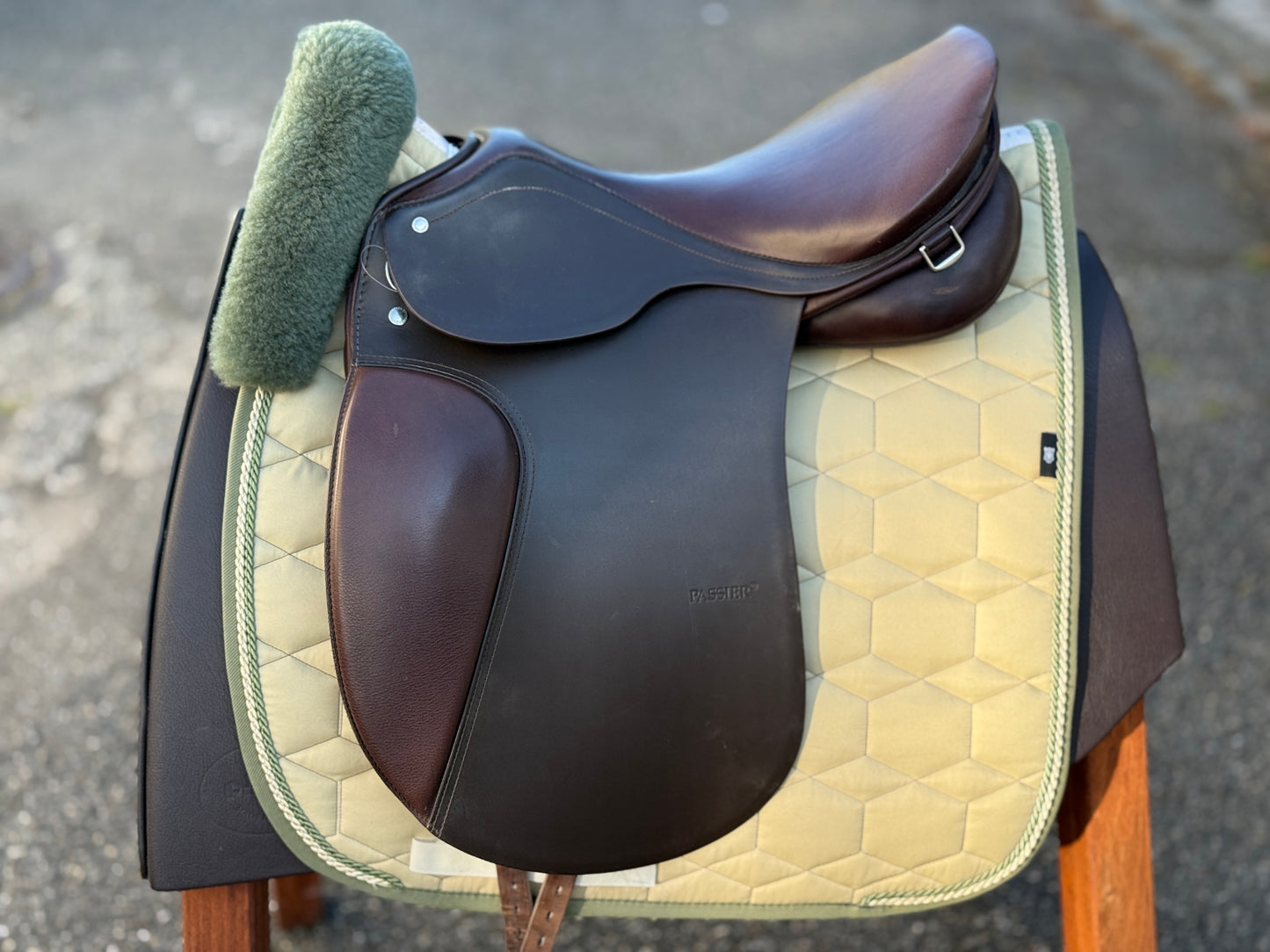 #159 Passier Eldur Dressursattel 17 Zoll Breite Kammer braun
