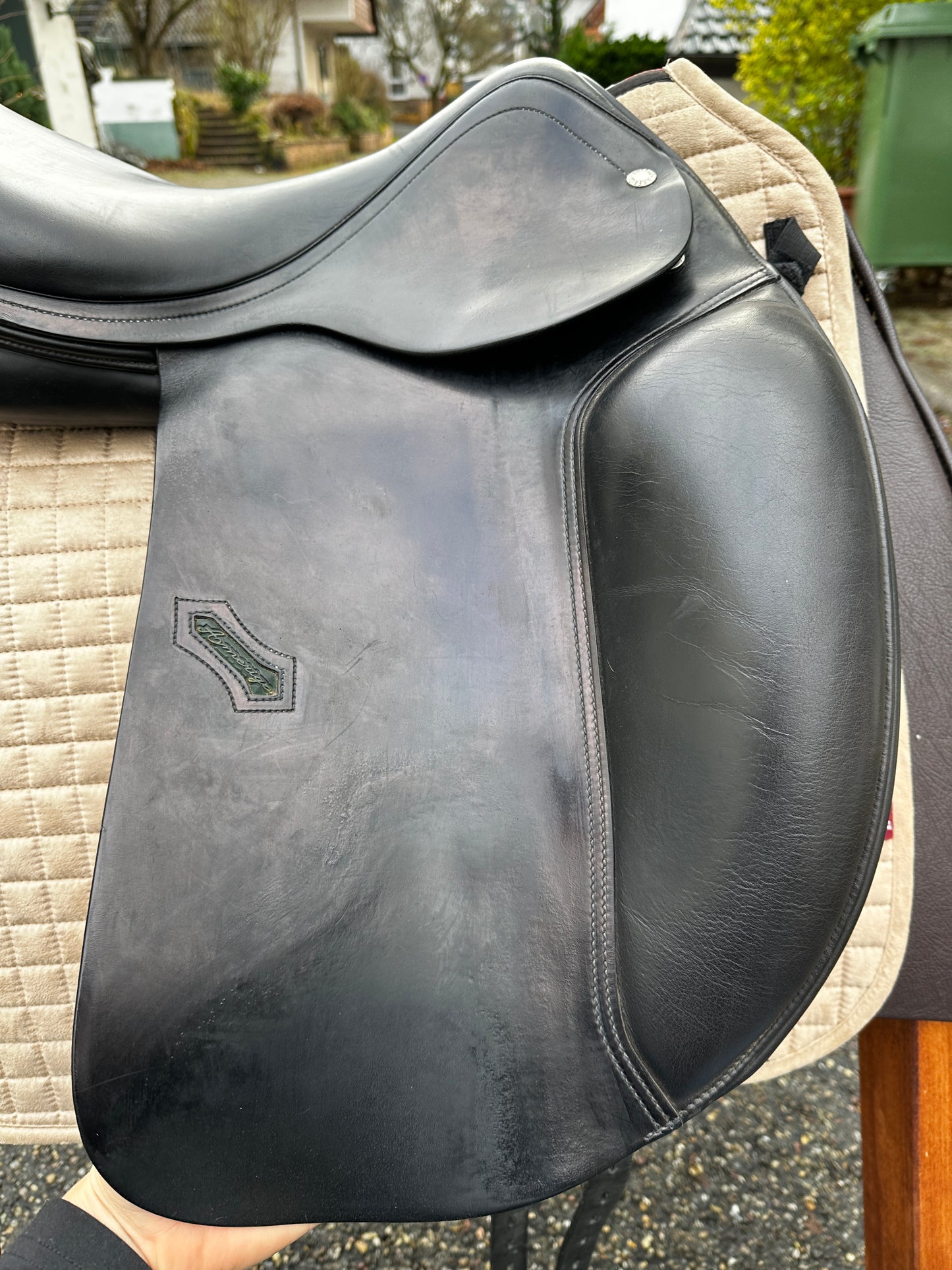 Amerigo DJ Dressursattel 17,5 Zoll halbtiefer Sitz