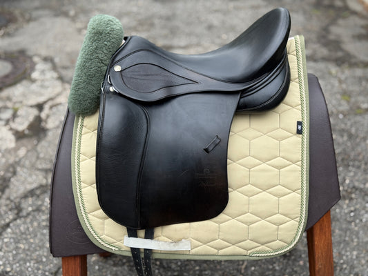 #172 Sommer Diplomat Dressursattel 18 Zoll Protection Kissen schwarz kurzes Blatt