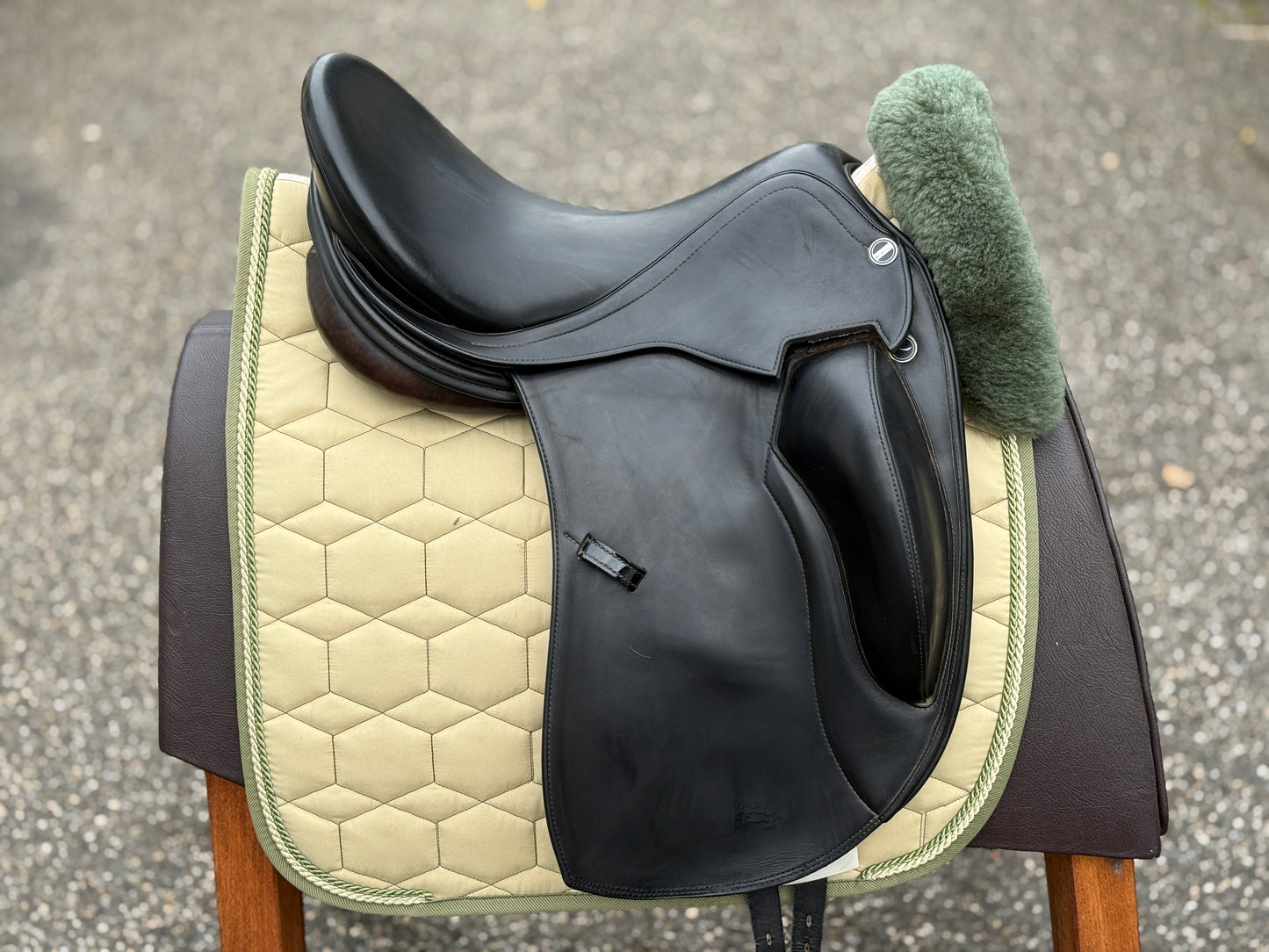 #198 Erreplus Vittoria Dressursattel 17 Zoll doubliert