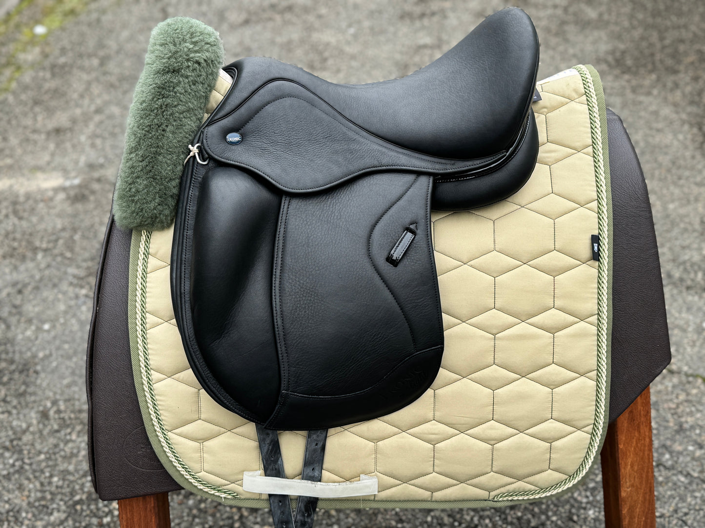 Ikonic Pony Light Dressursattel Hybrid Monoblatt NEU