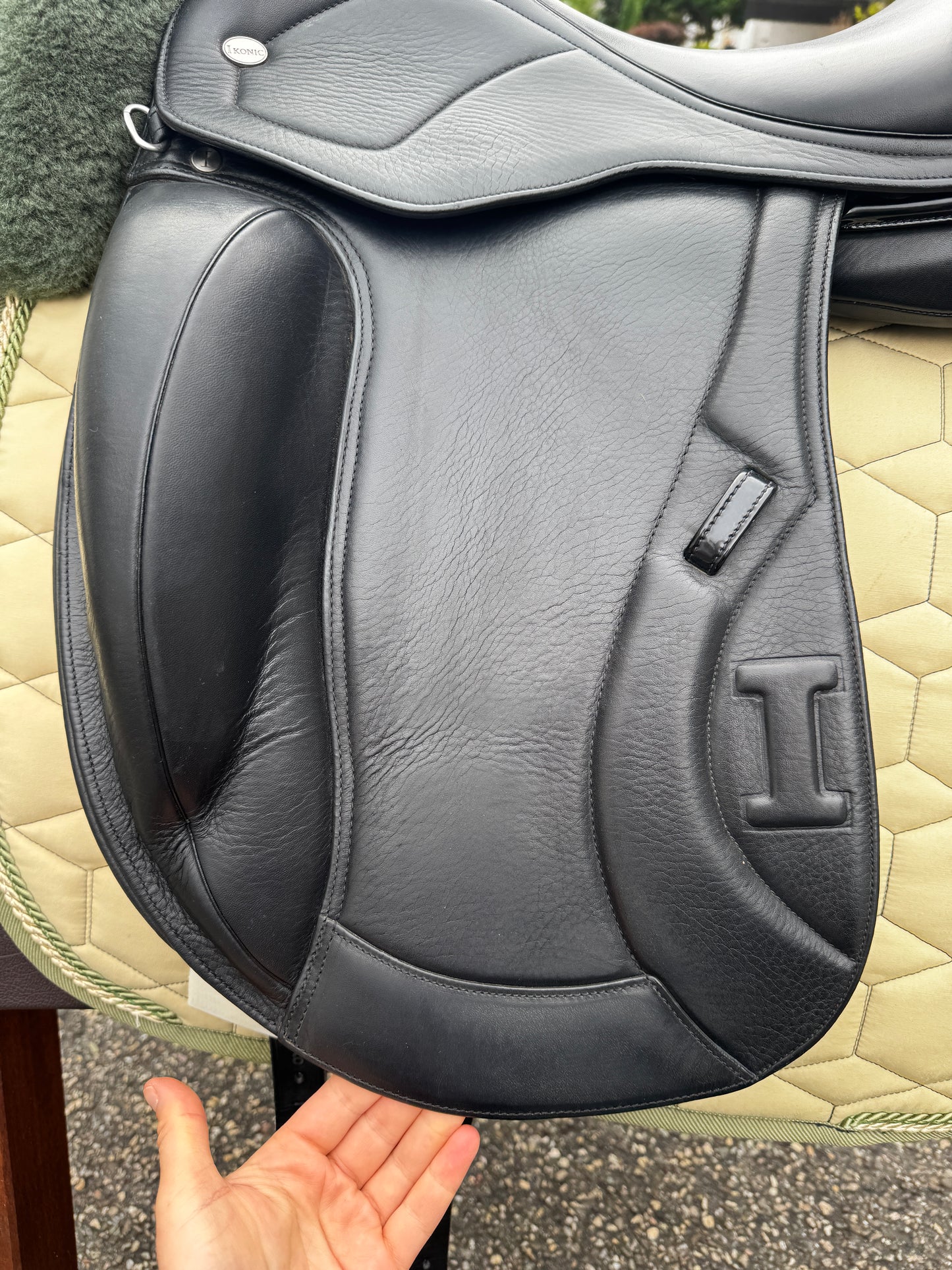 Ikonic Pro Evolution Monoblatt DEV01 Dressursattel 17 Zoll Vorführsattel