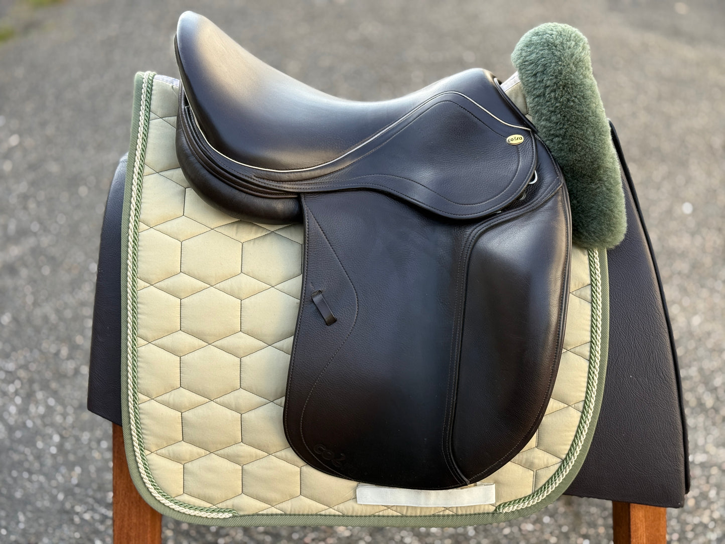 #K144 Cobra Dressursattel 17,5 Zoll braun halb-tief doubliert