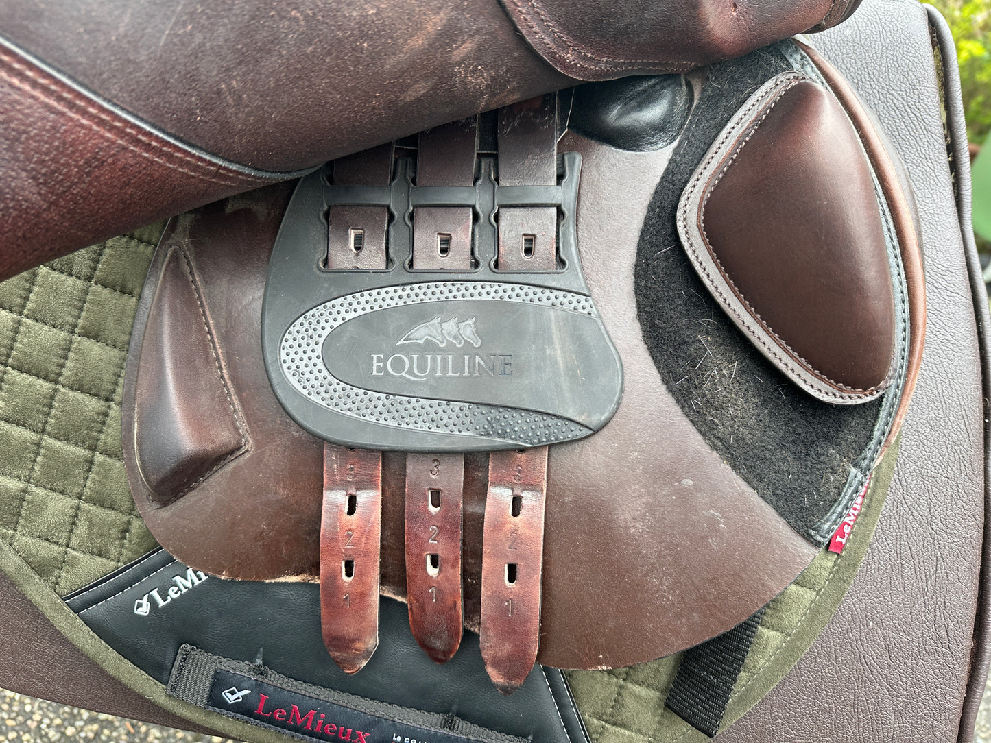 Equiline Springsattel Marghe 17 Zoll doubliert braun