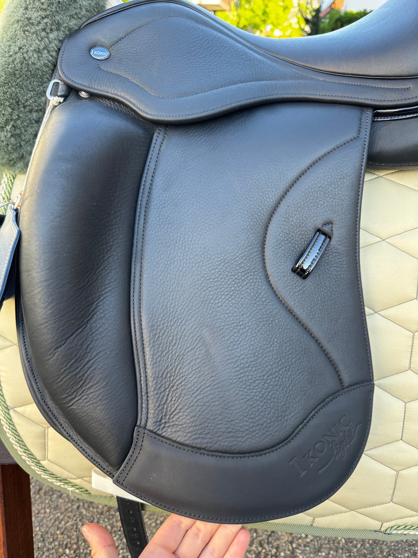 Ikonic Light Dressursattel Monoblatt Hybrid 16,5 Zoll Vorführsattel
