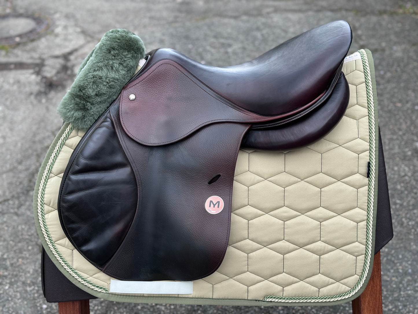 Meyer Mistral jumping saddle 18 inch brown