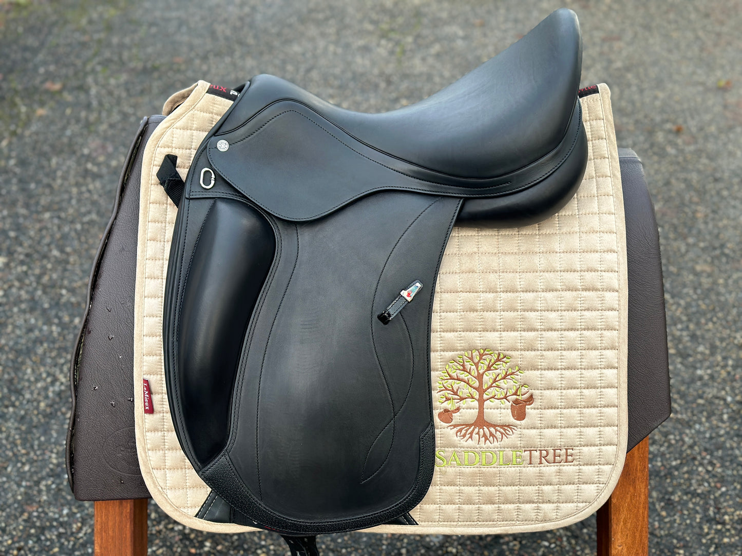 Selleria Equipe Olympia Monoblatt Dressursattel 17,5 fast NEU