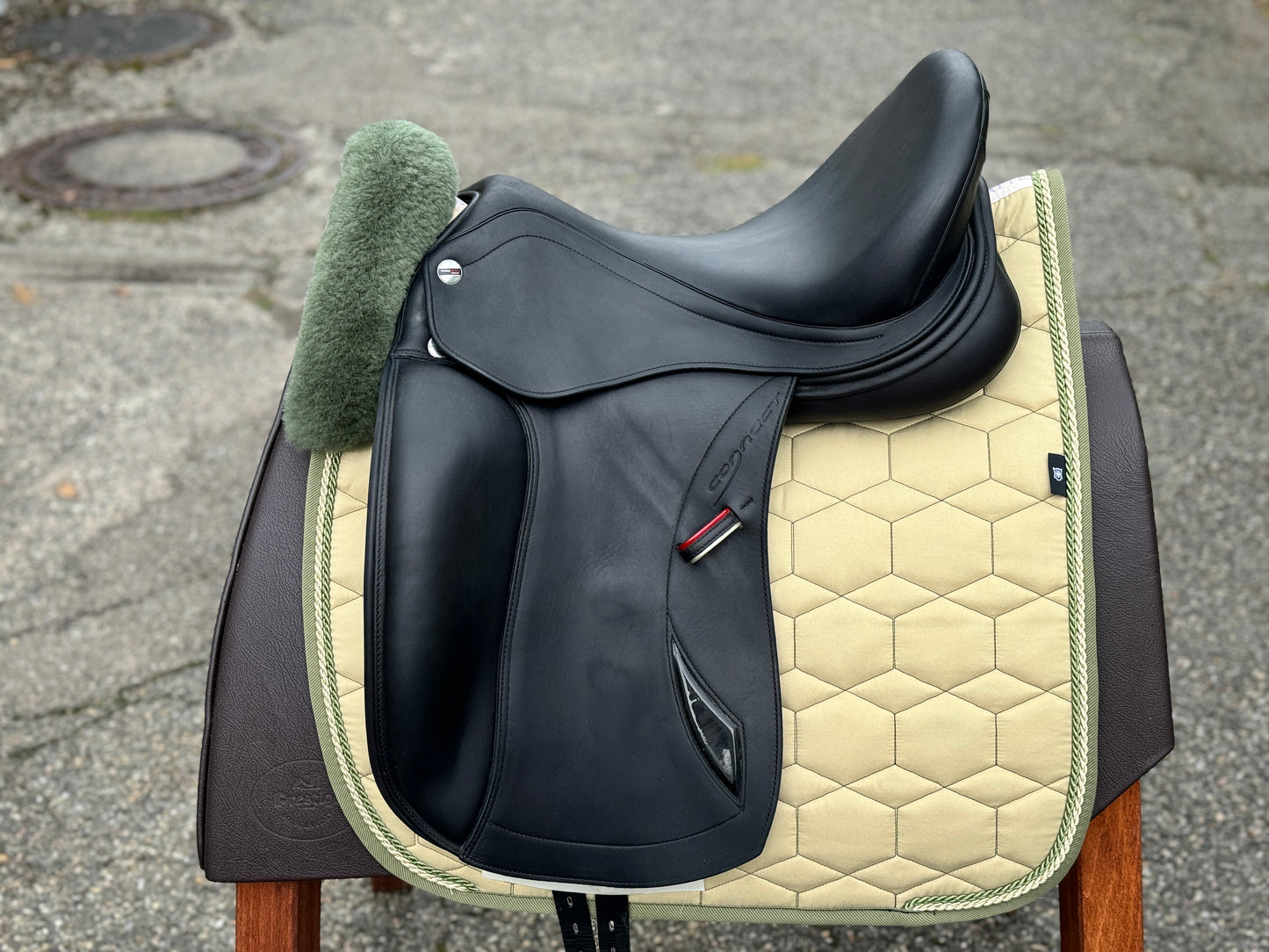 #K40 Silla de doma Erreplus Connect 17 pulgadas 34