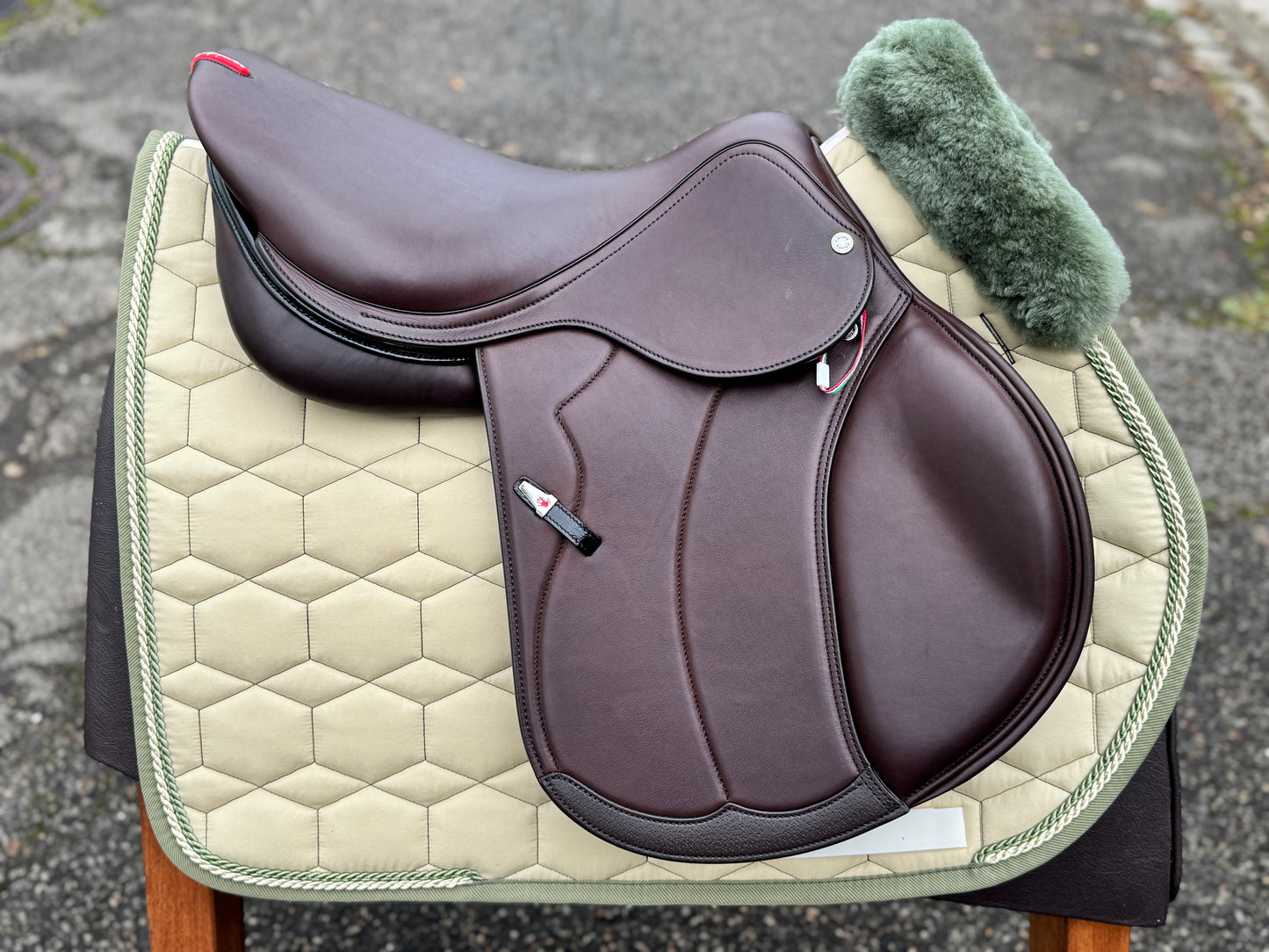 Selleria Equipe Evolution Special jumping saddle with wool panels Perfeqto Panel NEW