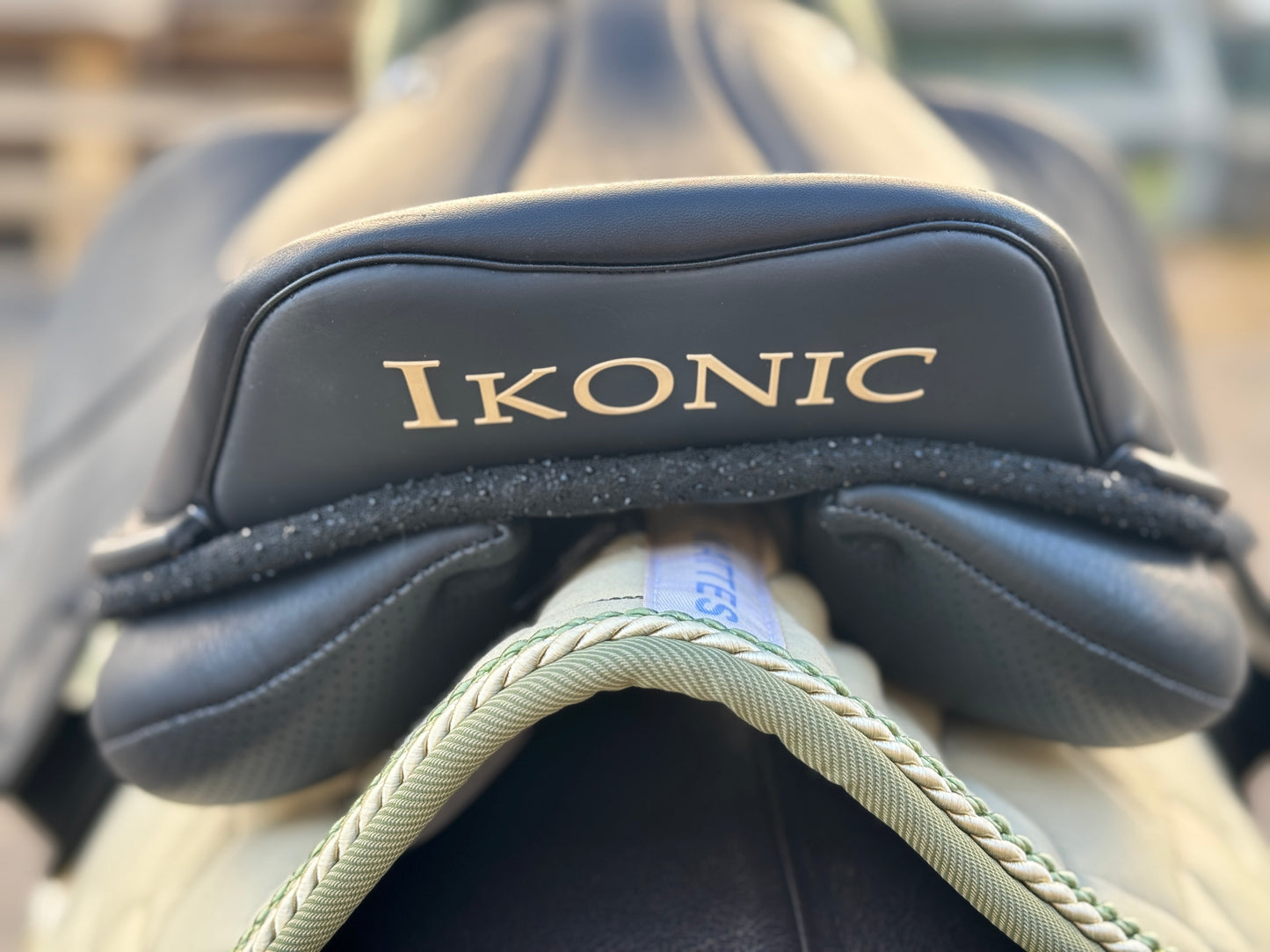 Ikonic Light Springsattel Klettpauschen Hybrid NEU