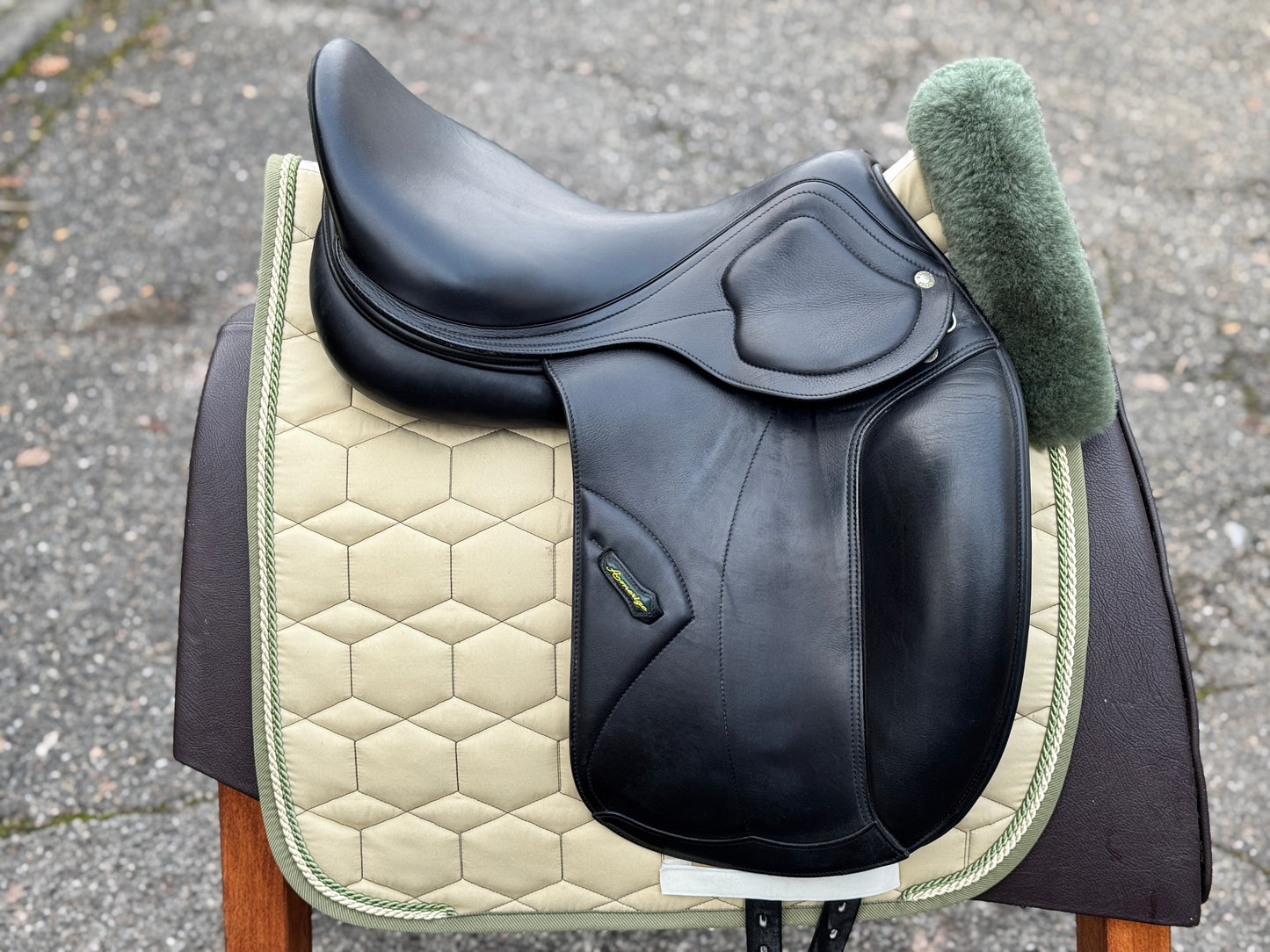 #K82 Amerigo Classic Dressage Silla de doma Pinerolo 17 pulgadas M
