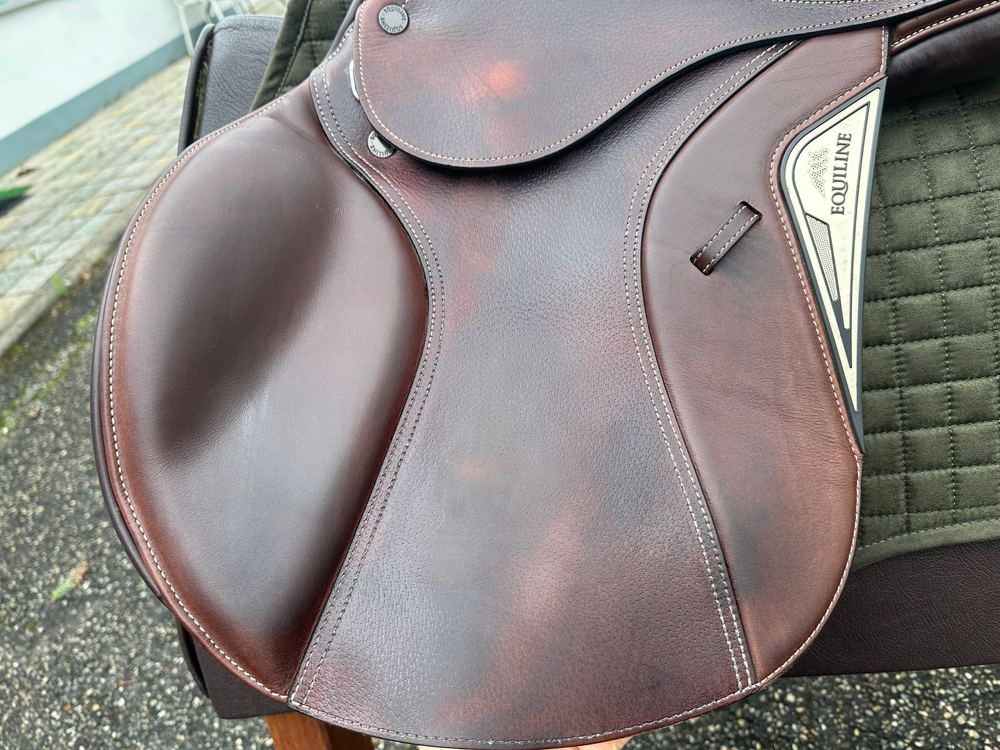 Equiline Springsattel Marghe 17 Zoll doubliert braun