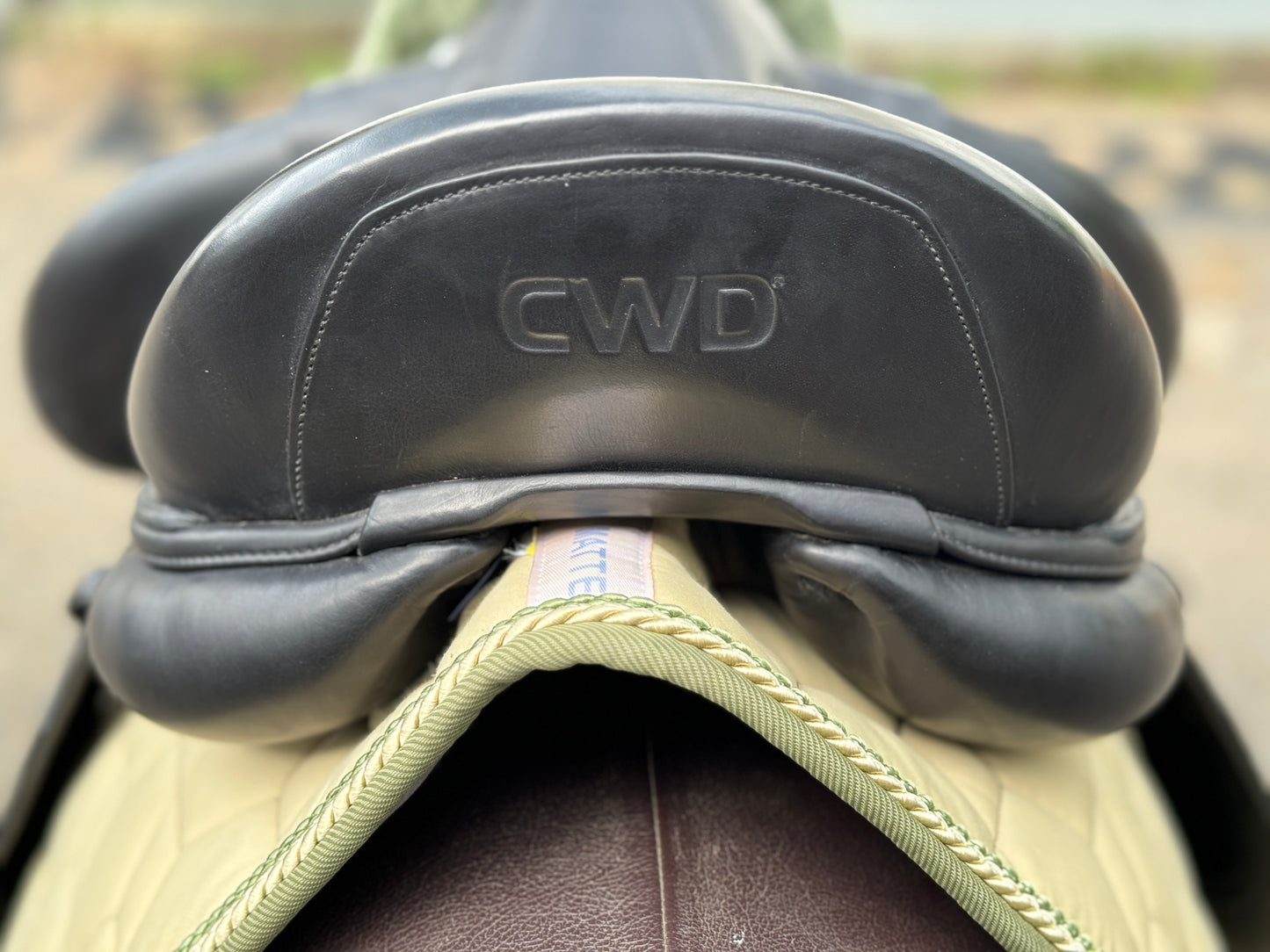 Silla de doma CWD SE37 18 pulgadas
