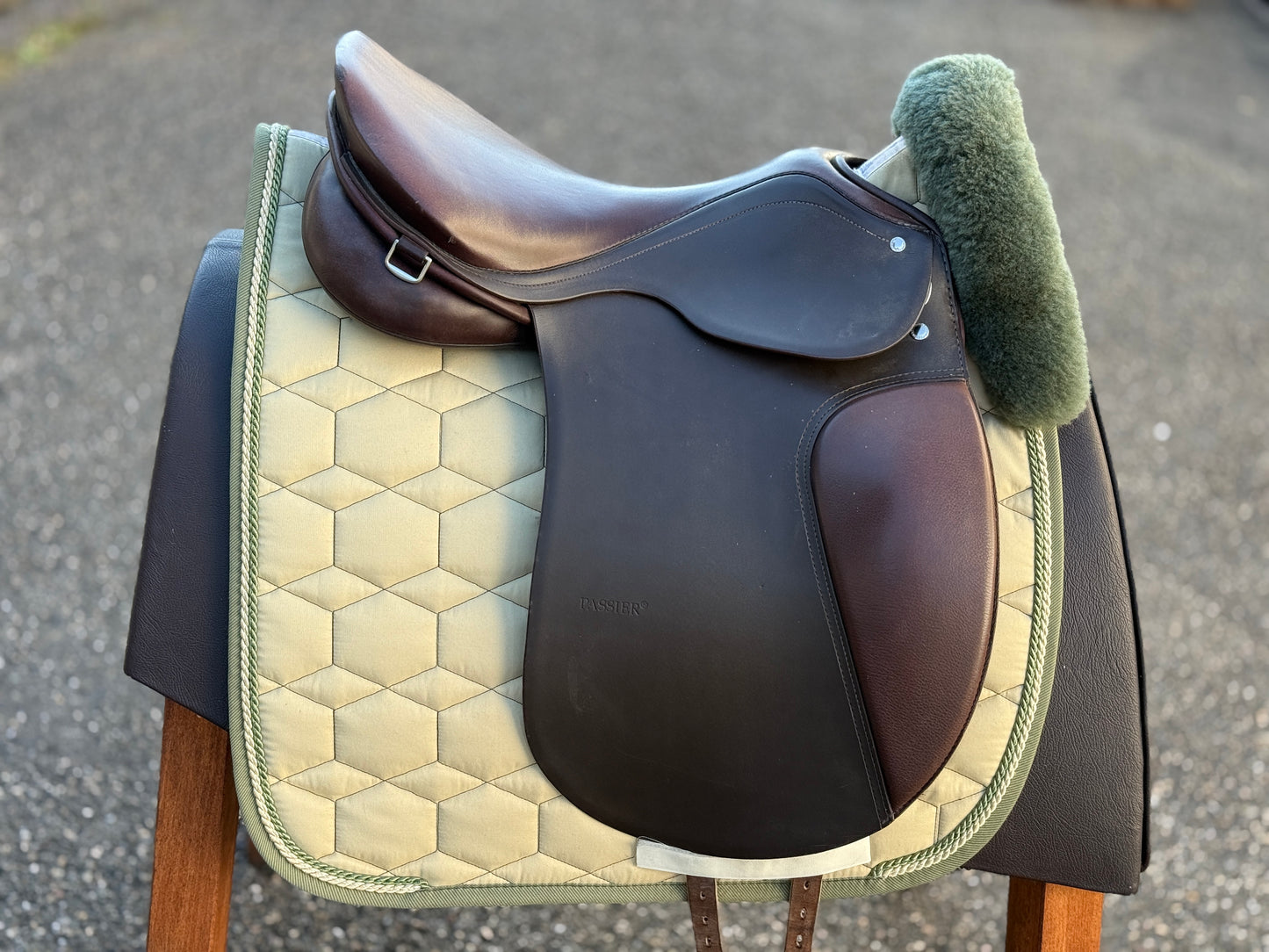 #159 Passier Eldur Dressursattel 17 Zoll Breite Kammer braun