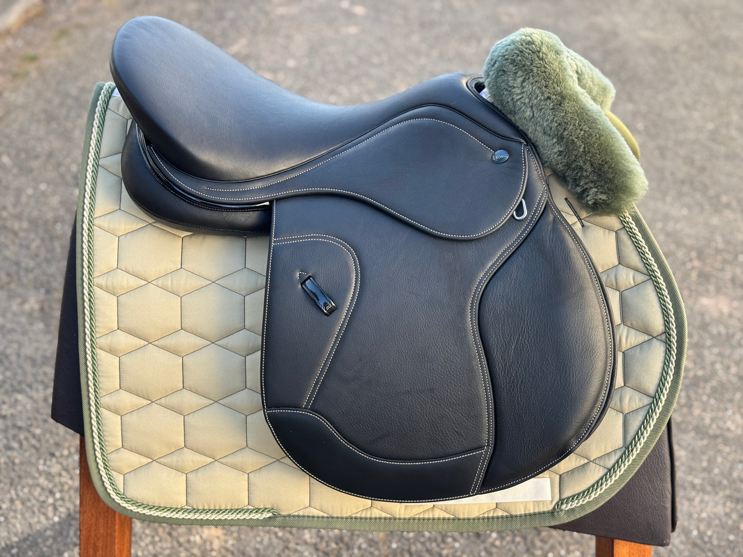 Ikonic Light VS Sattel Klettpauschen Hybrid NEU