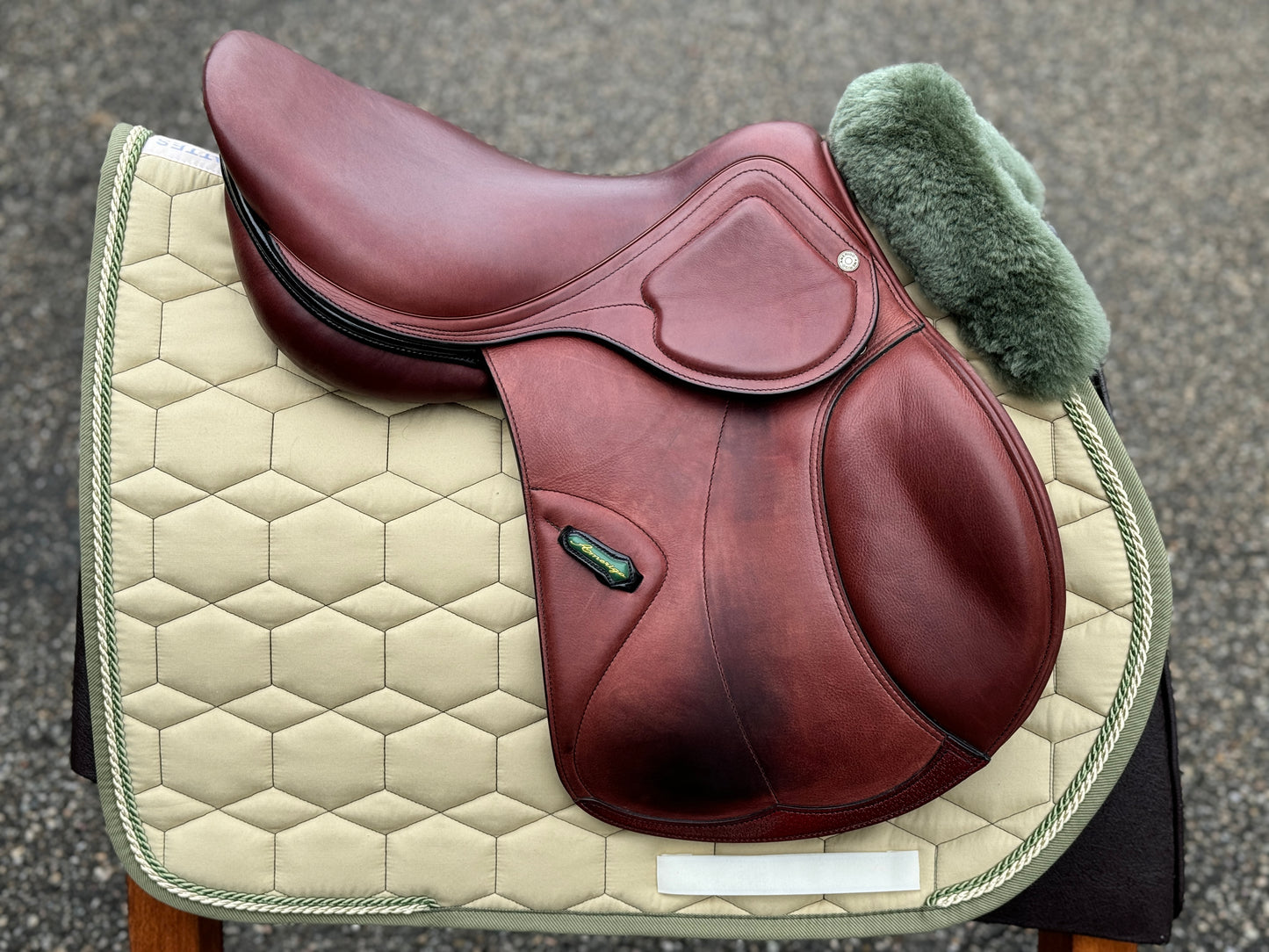 Silla de salto Amerigo Jump Basso Pinerolo de 17,5 pulgadas LHI para demostración