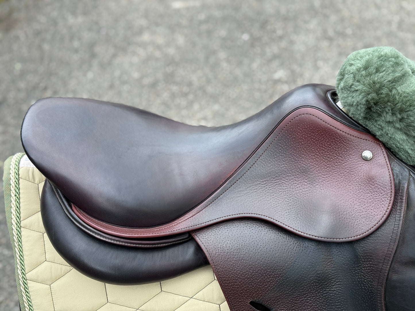 Meyer Mistral jumping saddle 18 inch brown
