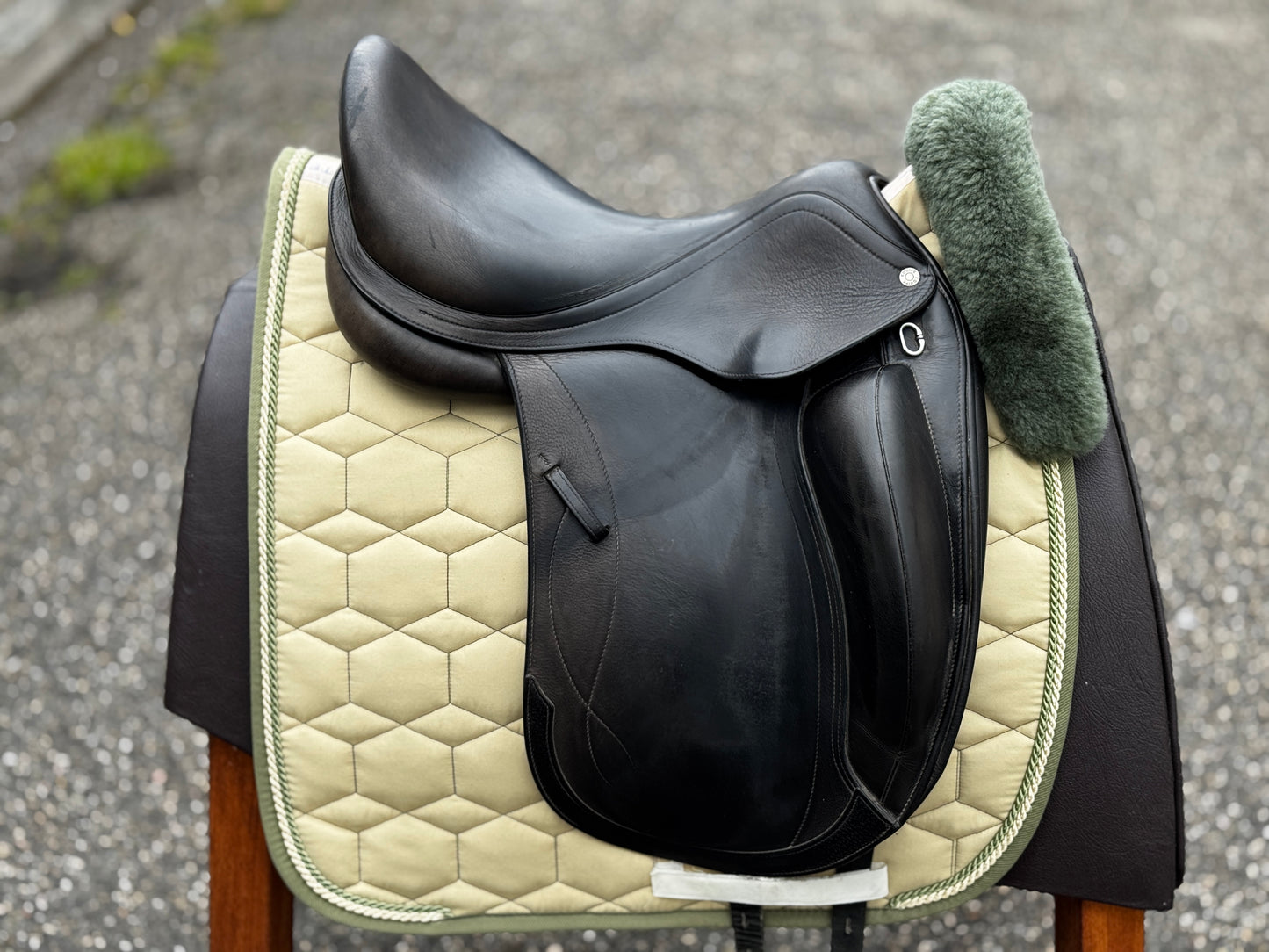 #150 Selleria Equipe Olympia Monoblatt Dressursattel 17 Zoll