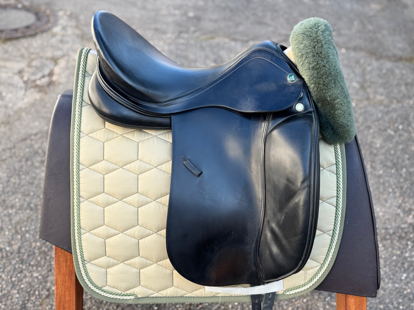 #87 Prestige Modena Dressursattel 17 Zoll 33