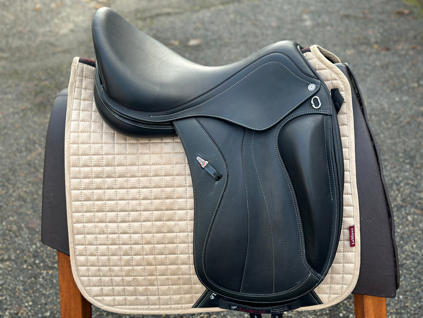 Selleria Equipe Glamour Carbon Dressursattel 17,5 Zoll fast NEU