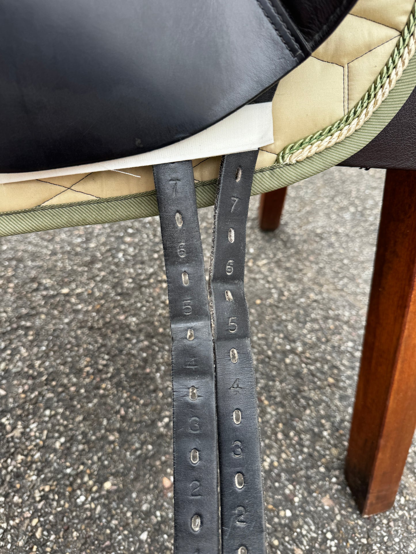 #138 Prestige Milano Dressursattel 18 Zoll 32 +2 Kissen