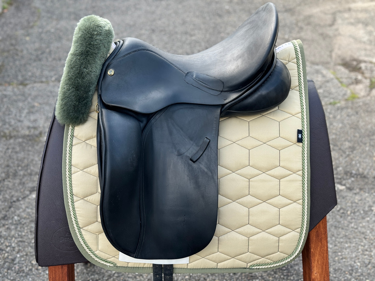 Hintermayer Anatomic Dressage Saddle 17 inch Fit 3 K