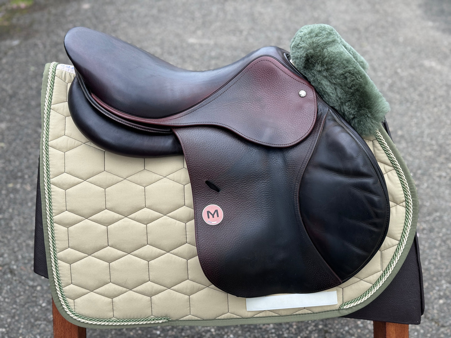 Meyer Mistral jumping saddle 18 inch brown